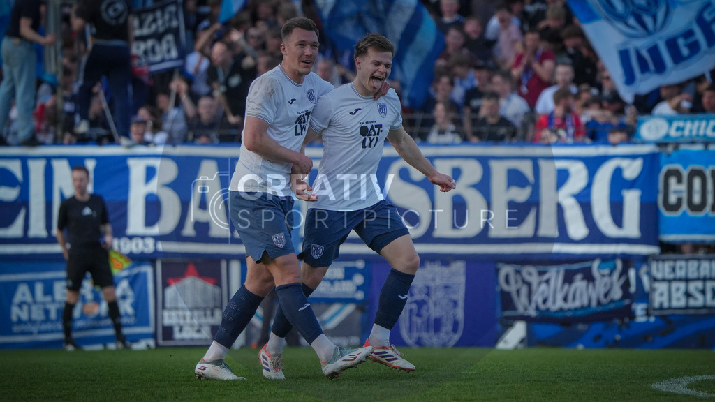 Fußball, Herren, Saison 2025/2026, Regionalliga Nordost, 30. Spieltag, FSV 63 Luckenwalde vs. SV Babelsberg 03, Freitag 17.04.2026, Karl-Liebknecht-Stadion Potsdam | Fußball, Herren, Saison 2025/2026, Regionalliga Nordost, 30. Spieltag, FSV 63 Luckenwalde vs. SV Babelsberg 03, Freitag 17.04.2026, Karl-Liebknecht-Stadion Potsdam, Im Bild: Gordon Büch (l.) und Torschütze Paul Wegner (r.) jubeln über den Ausgleichstreffer. - Realisiert mit Pictrs.com
