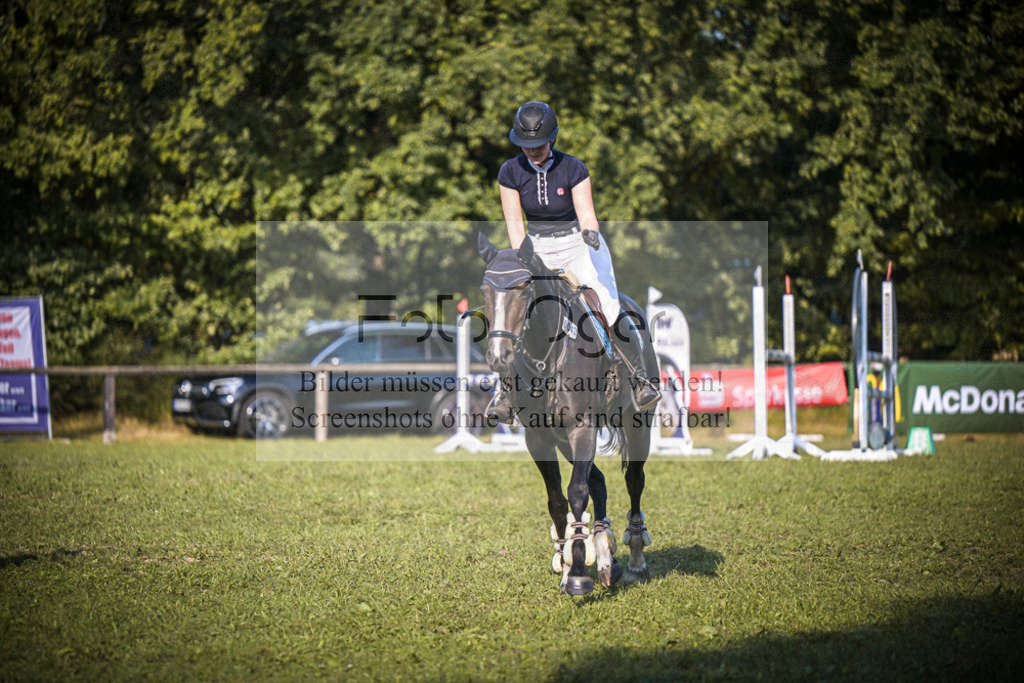 DOS_0080 | Entdecke hochwertige Reitturnierfotos von Foto Oger. Professionell, emotional und authentisch – jetzt Lieblingsmomente im Shop bestellen.Deutschlandweite Turnierfotografie. - Realisiert mit Pictrs.com