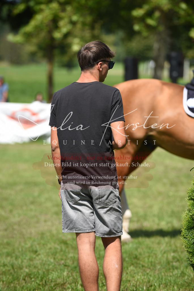 DSC_0032 | Pferde- und Turnierfotografie in Westsachsen. Pferdeportraits, Auftragszeichnungen und intuitive Kunst.