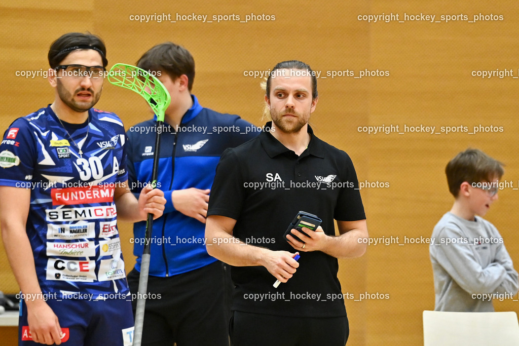 VSV Unihockey vs. KAC Floorball | Headcoach VSV Unihockey Sami Aalto, #30 Christoph Steiner VSV Unihockey, VSV Unihockey vs. KAC Floorball, VSV Unihockey vs. KAC Floorball am 28.03.2026 in Villach (Ballspielhalle St. Martin), Austria, (Photo by Bernd Stefan)