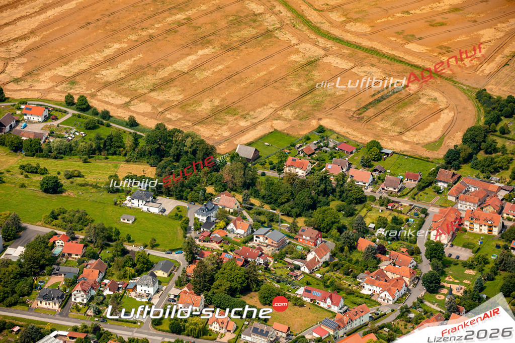 Das Luftbild zeigt :  Heldburg - Die Luftaufnahme wurde 2024 vom UL-Flugzeug aus erstellt ( keine Drohne ) - Hochauflösende Luftaufnahme - Für grossformatige Ausdrucke geeignet. Die Geschenkidee !Mit Lizenz und Bildrechte bestellbar