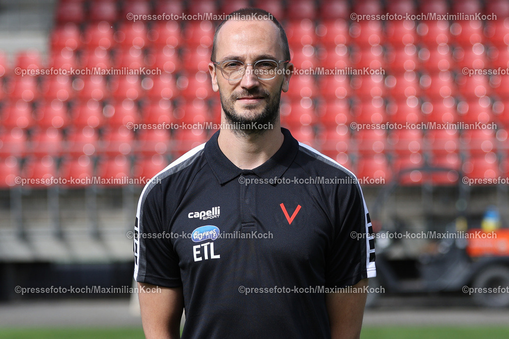 Koe3Liga25072401013 | Dr. med. univ. Max Wittenberg (Mannschaftsarzt); FC Viktoria Köln; 3. Liga, Porträttermin 2024/2025