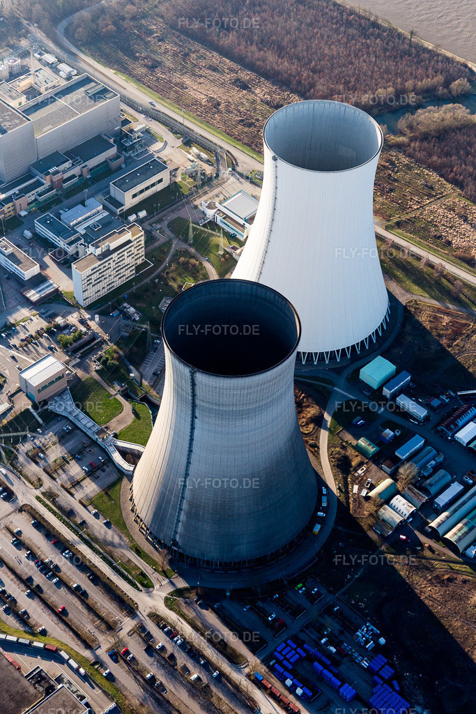 Luftbild: Reaktorblöcke, Kühlturmbauwerke und Anlagen des AKW - KKW Atomkraftwerk - Kernkraftwerk der EnBW Kernkraft GmbH, Kernkraftwerk Philippsburg auf der Rheinschanzinsel in Philippsburg im Bundesland Baden-Württemberg in Deutschland. Foto: IMG_097340.jpg vom 10.03.2017 durch Werner Riehm/FLY-FOTO.de