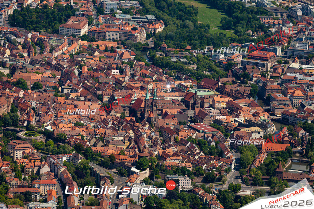Aktuelles Luftbild von Altstadt nuernberg - Die Luftaufnahme wurde 2020 mittels UL-Flugzeug erstellt ( keine Drohne ) - hochauflösende Kamera-Systeme von  Canon -Beste Qualität - Für grossformatige Ausdrucke geeignet. Die Geschenkidee !