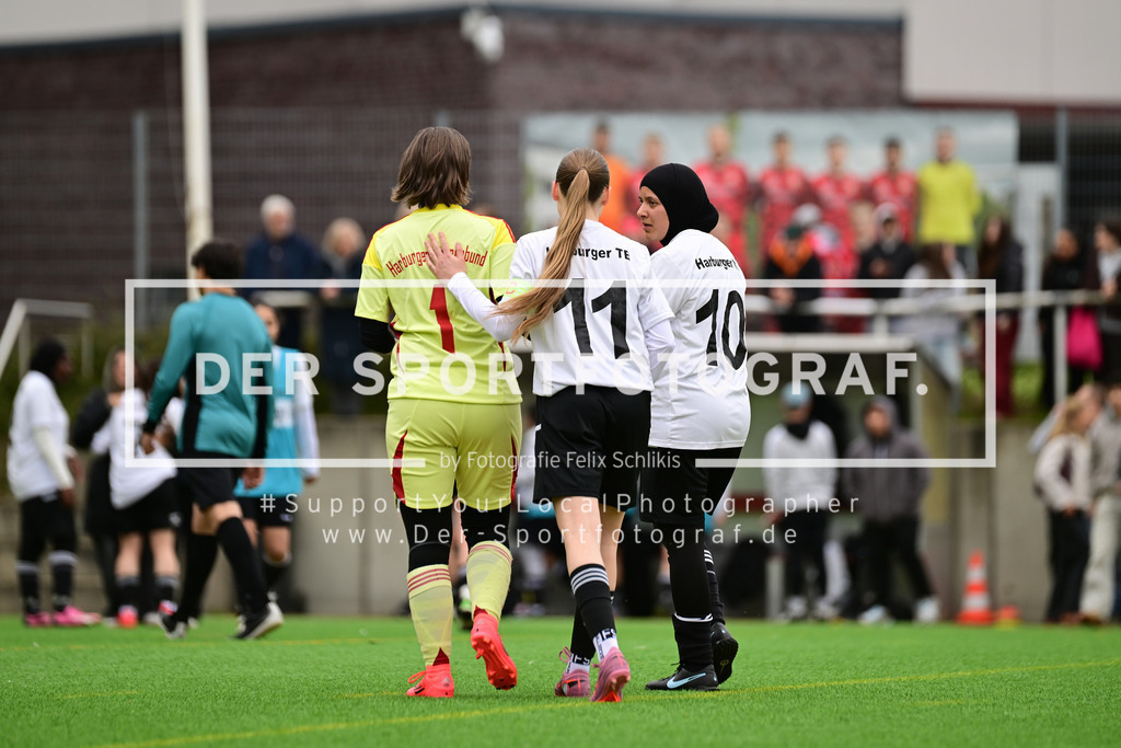 Fußball I Frauen I Saison 2025-2026 I Bezirksliga I 21. Spieltag I Harburger TB - Rahlstedter SC I 166797 | Der Sportfotograf. - Realisiert mit Pictrs.com