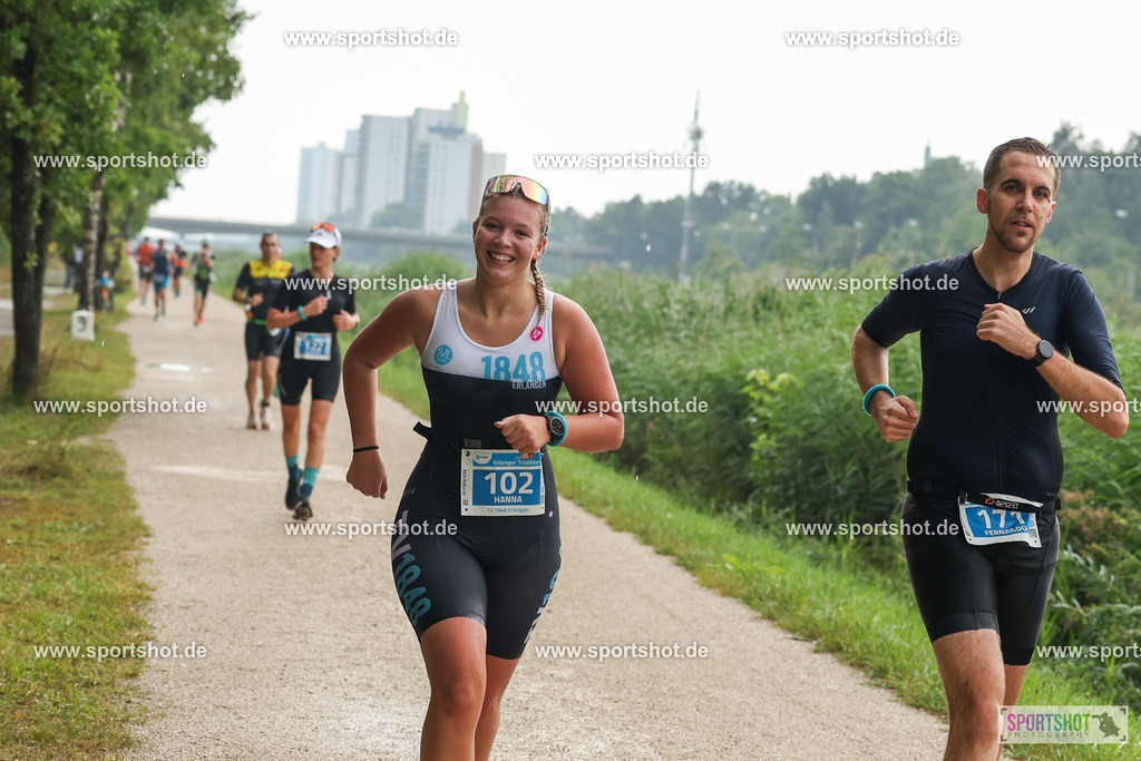 LUR_1502 | 34. M-net Erlanger Triathlon 2025 #erlangertriathlon  #mnettriathlon2025 #mnettriathlon #team #olympischedistanz #mitteldistanz #triathlon #maindonaukanal  #erlangertriathlon2025 #yourpictrs #tv1848 #tv1848erlangen  #triathlonbayern #sportinerlangen #demsportverbunden #sportshot_your_pictrs Copyright: www.sportshot.de