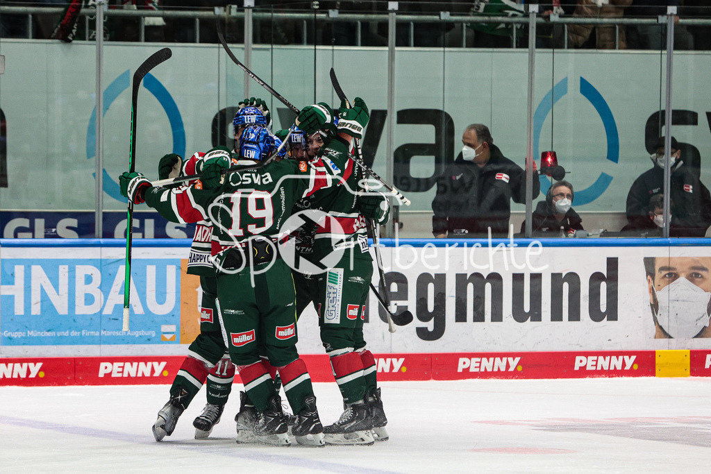 Augsburger Panther - Bietigheim Steelers | Grenzenloser Jubel der Panther nach dem Treffer zum 2-1 durch Adam PAYERL (AEV #11)