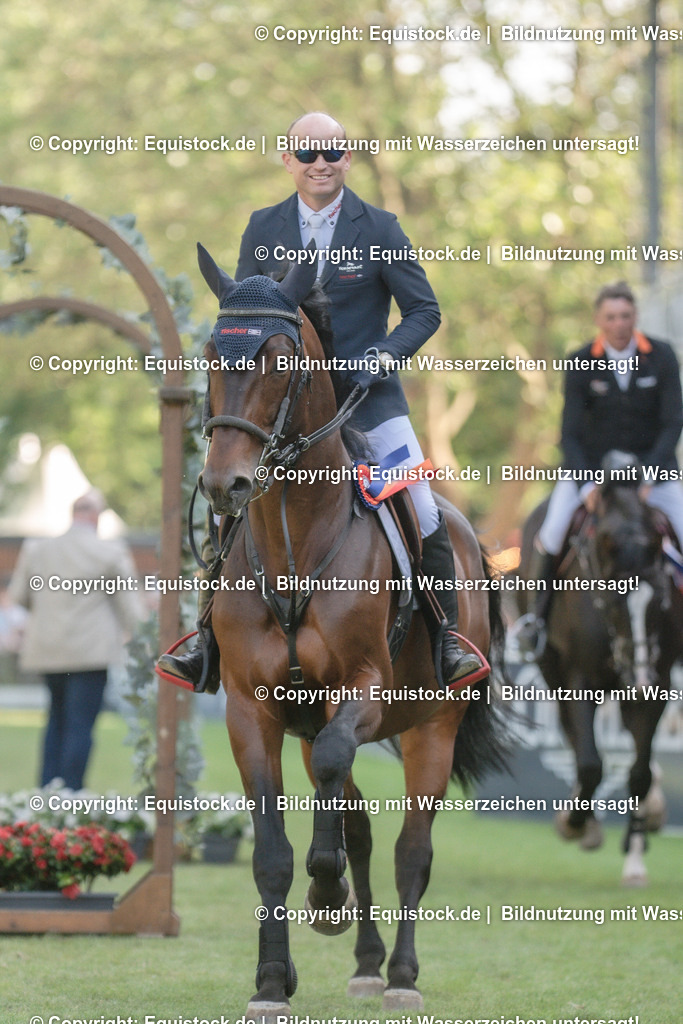 20230528_17_CSI4_Hess.Min.Präs_0394 | equistock