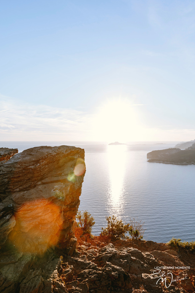 20221003-175913 SÜDFRANKREICH - BOUCHES DU RHONE Route de Cr_tes _044-1 Kopie | Herzlich willkommen auf meiner Seite! Ich bin Elke Wallnisch, Deine Fotografin für lichtstarke Momente. Der Name steht für alles, was mich mit der Fotografie verbindet: Das Licht und seine machtvolle Wirkung auf eine Situation oder unsere Stimmung - Realisiert mit Pictrs.com
