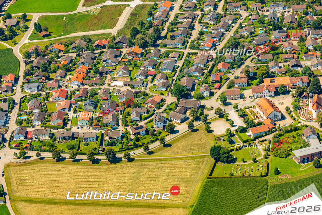 Luftaufnahme der Stadt Pfaffing - Die Luftaufnahme wurde 2025 vom UL-Flugzeug heraus erstellt ( keine Drohne ) - Hochauflösende Luftaufnahme - für professionelle Ausdrucke geeignet. Die Geschenkidee !Mit Lizenz und Bildrechte bestellbar