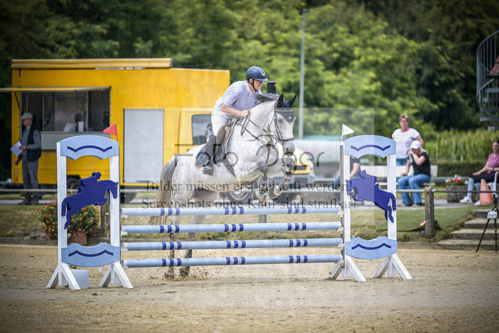 DOS_7904 | Entdecke hochwertige Reitturnierfotos von Foto Oger. Professionell, emotional und authentisch – jetzt Lieblingsmomente im Shop bestellen.Deutschlandweite Turnierfotografie. - Realisiert mit Pictrs.com