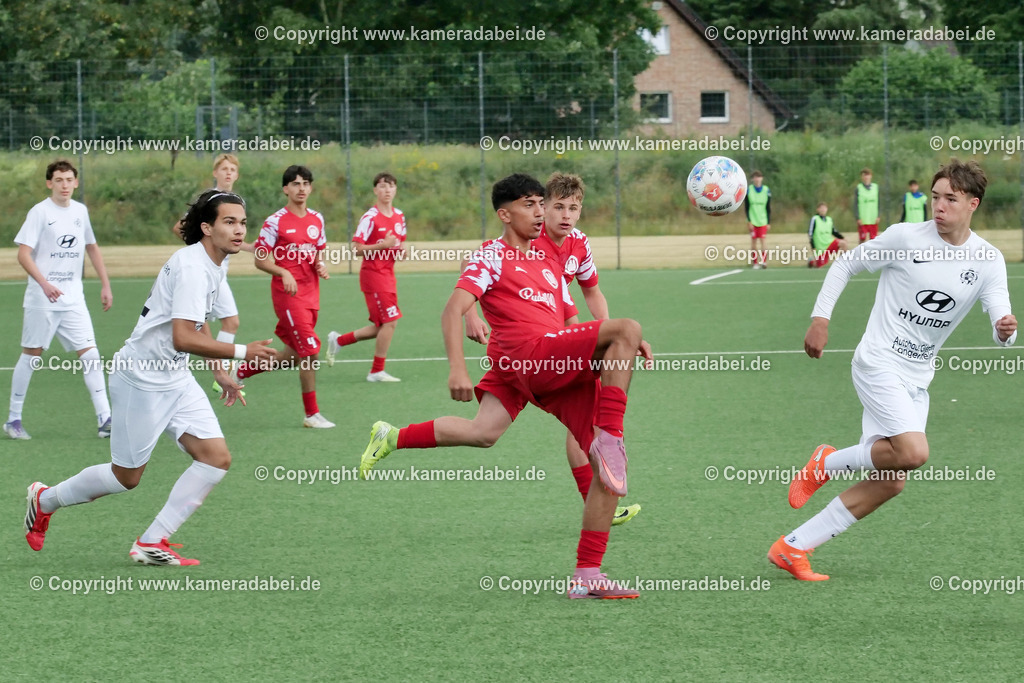 Fußball : C-Junioren : Aufstieg Regionalliga West : SUS 09 Dinslaken - Vfb 03 Hilden am 04.06.2026 in Dinslaken | Fußball : C-Junioren : Aufstieg Regionalliga West : SUS 09 Dinslaken (rotr Trikots)- Vfb 03 Hilden (weiße Trikots) am 04.06.2026 in Dinslaken - Realisiert mit Pictrs.com