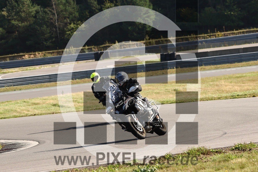 0234-20250919_12171 | Schöne Erinnerungen an spannende Momente - das festzuhalten ist unser Job. PIXELrace.de ist seit 2003 auf den Rennstrecken Europas unterwegs um die Action draußen beim Fahren und die wunderbare Stimmung imm Fahrerlager für euch einzufangen.