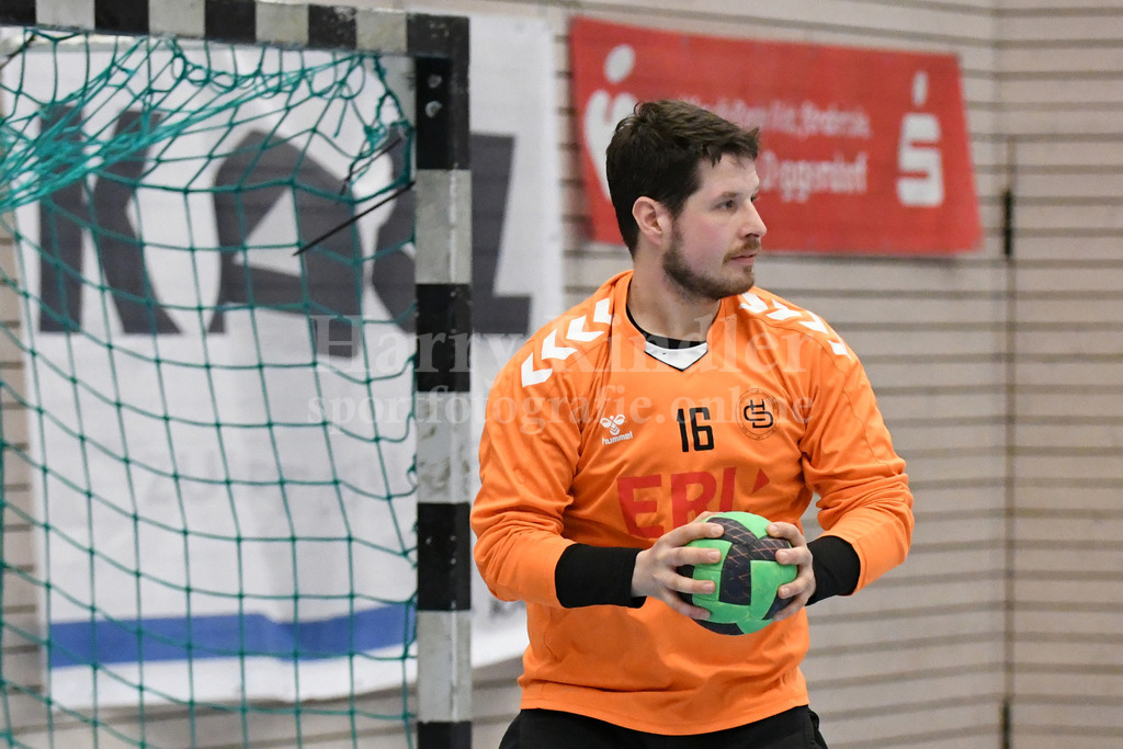 HC Deggendorf : Burghausen II | Dennis  Eberhardt (HC Deggendorf  #16) - Realisiert mit Pictrs.com