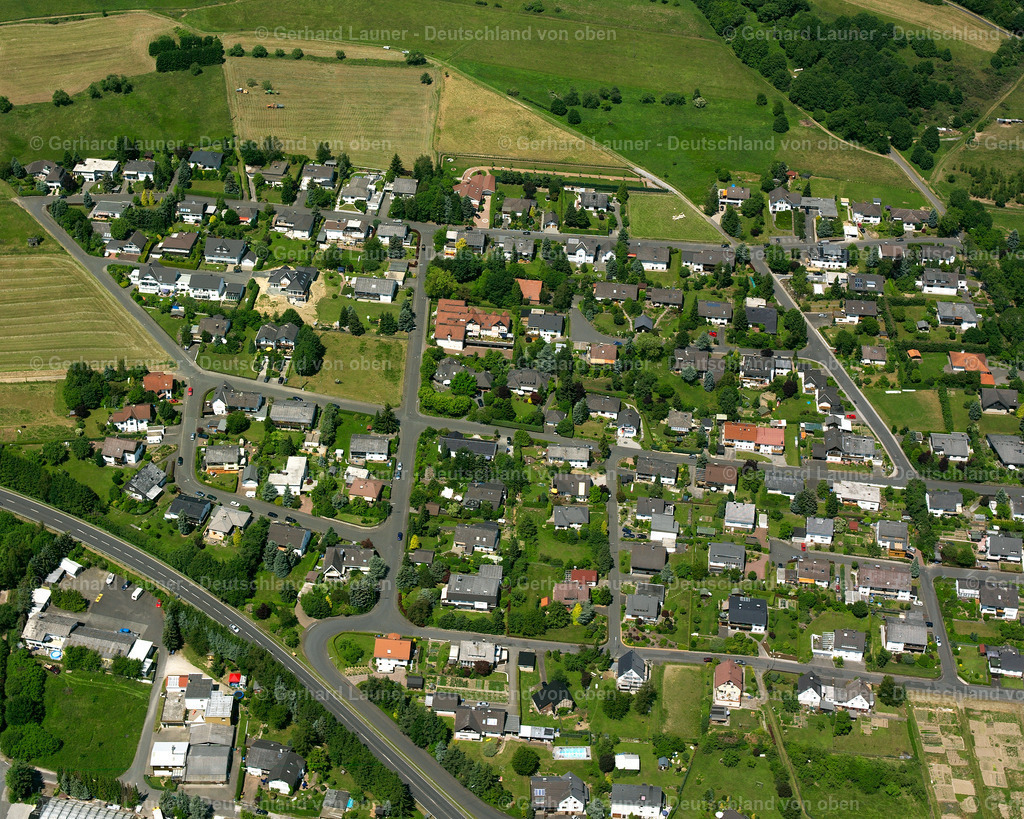 2611165 | ALLENDORF 09.06.2006 Wohngebiet einer Einfamilienhaus- Siedlung  in Allendorf im Bundesland Hessen, Deutschland // Single-family residential area of settlement  in Allendorf in the state Hesse, Germany Foto: Gerhard Launer