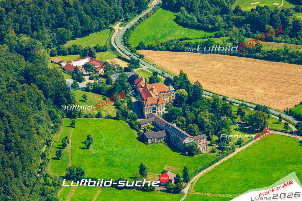 Bild der Stadt Bad Driburg - Die Luftaufnahme wurde 2025 vom UL-Flugzeug heraus erstellt ( keine Drohne ) - Hochauflösende Luftaufnahme - für professionelle Ausdrucke geeignet. Die Geschenkidee !Hier alle&nbsp;Infos zur Lizenzierung der LuftaufnahmeWir fliegen auch dieses Jahr wieder in Ihre Region um Luftbilder zu erstellen.- Luftbild anfragen