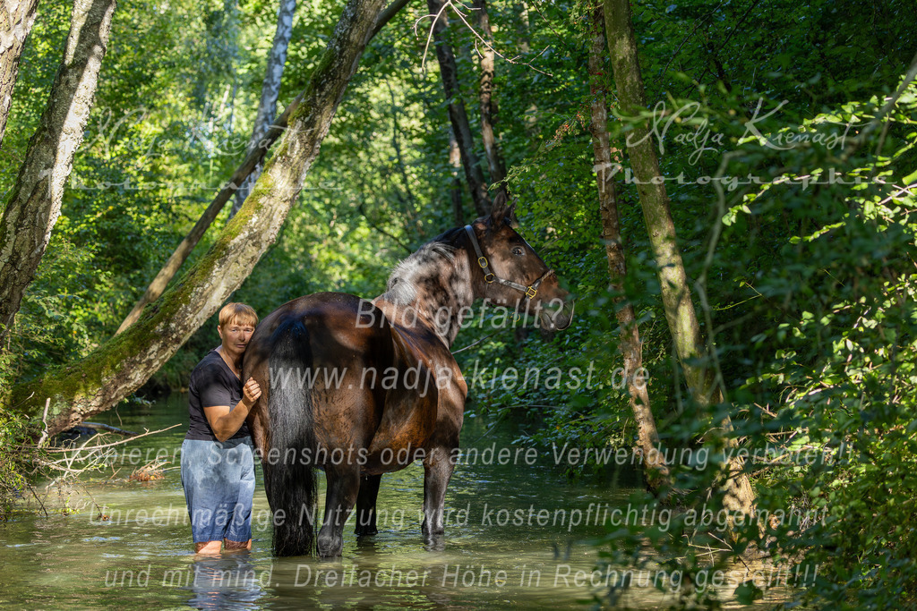Auswahl_Photographie_Nadja_Kienast__IE_8687-Verbessert-RR | Ich biete Ihnen einzigartige und individuelle Fotoshootings mit Ihren Tieren.
In individuellen Coachings lernen Sie, wie sie von Ihrem Pferd, Ihrer Katze, Ihrem Hund oder einfach Ihrem persönlichen Lieblingstier eindrucksvolle Fotos machen können.