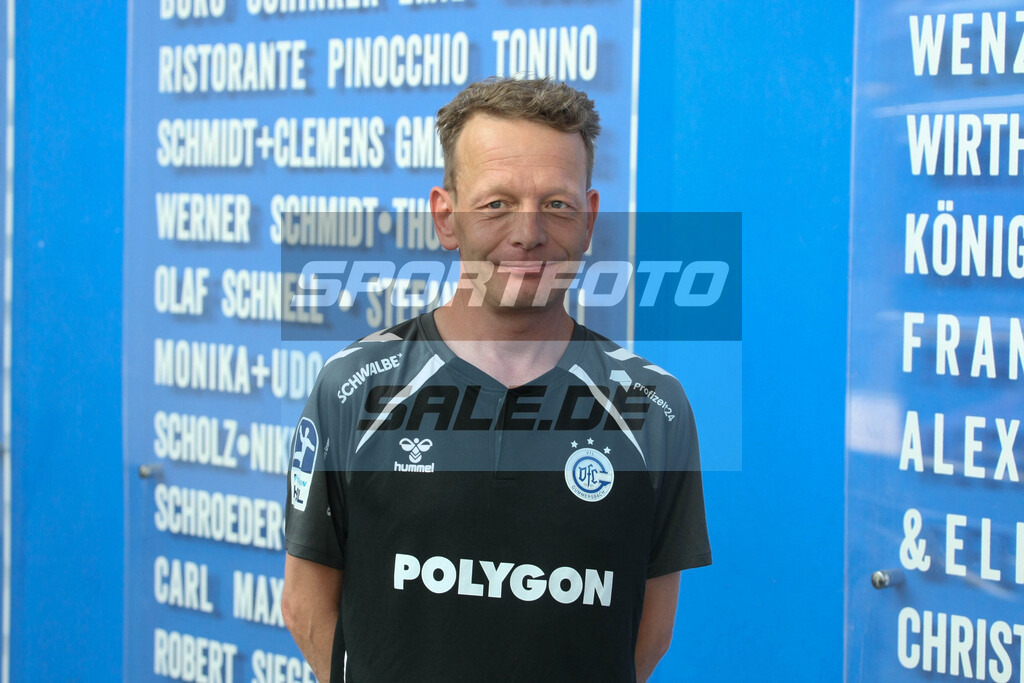 VfL Gummersbach Team 25/26 | Betreuer Mario Falkenberg, VfL Gummersbach Team 25/26 - © Sportfoto-Sale (MK) - Realisiert mit Pictrs.com