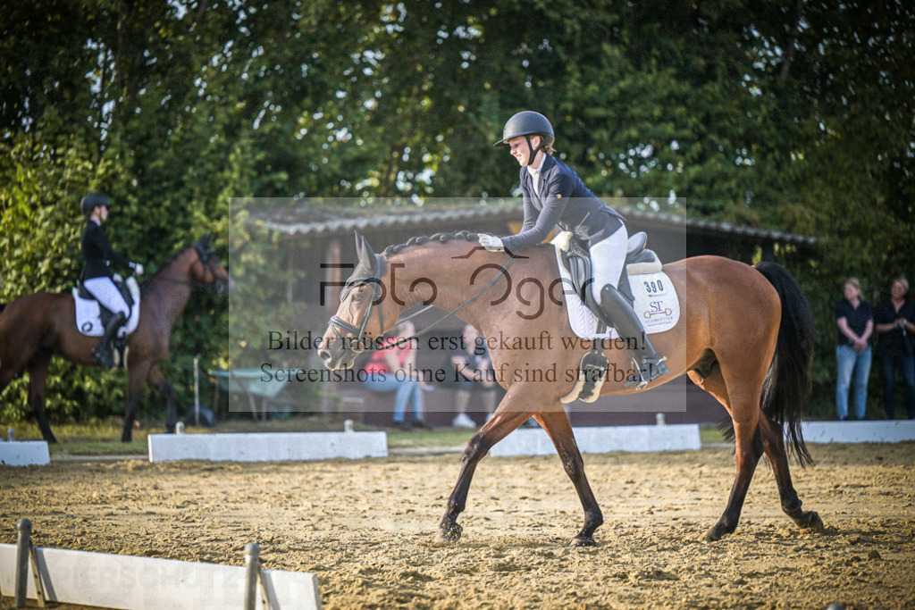 DOS_2059 | Entdecke hochwertige Reitturnierfotos von Foto Oger. Professionell, emotional und authentisch – jetzt Lieblingsmomente im Shop bestellen.Deutschlandweite Turnierfotografie. - Realisiert mit Pictrs.com