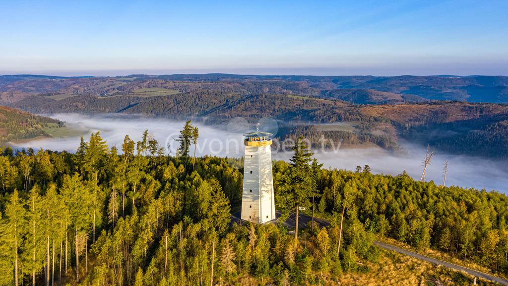 Die Thüringer Warte im Herbst 2 | Luftbilder, Drohnenbilder, Oberfranken, Bayern, Kronach, Lichtenfels, Kulmbach, Thüringen, Frankenwald, Thüringerwald - Realisiert mit Pictrs.com