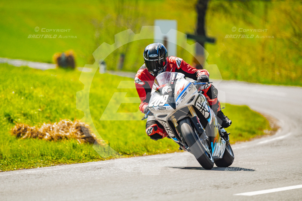 0754 - Bergrennen Landshaag2026 | BREITBILD Austria Webshop

Finde Fotos von: Breitbild, Breitbild Austria, Landshaag, Europeanbikers, KTM, BMW, Bergrennen, Bikeporn, Carporn, Bikes, Cars, Fotografie, Oberösterreich, Österreich, Berufsfotograf, Motorradteile Ganster, Julbach, Pannoniari - Realisiert mit Pictrs.com