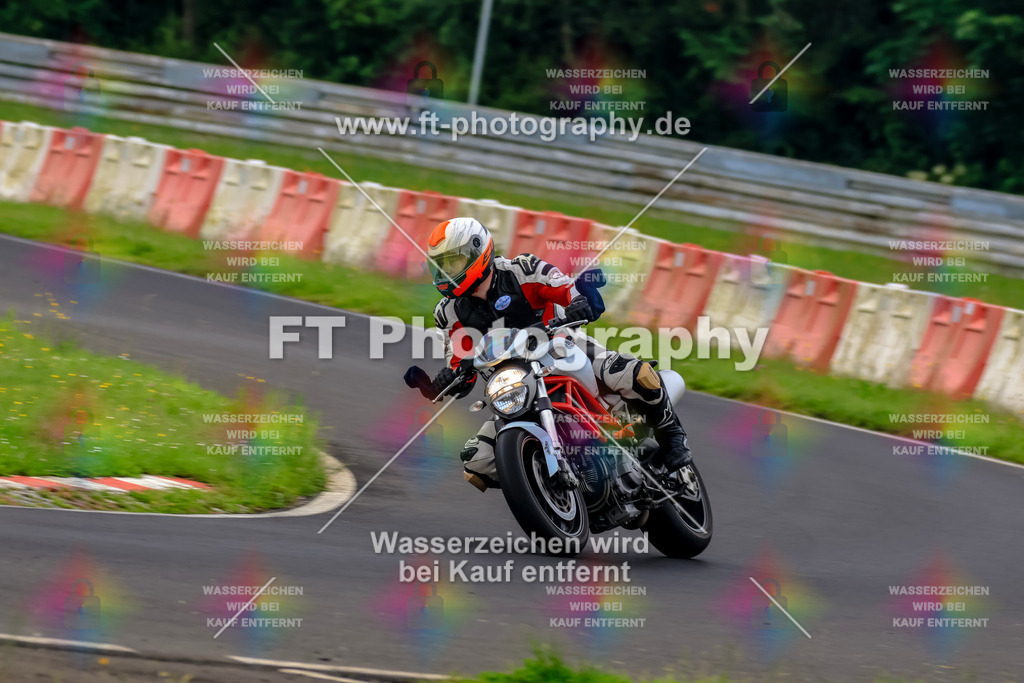 VBK-6554 | Hier findet Ihr Bilder von Touristenfahrten auf der Nürburgring Nordschleife oder von anderen Veranstaltungen die ich besucht habe. Viel Spass beim Durch Schauen 