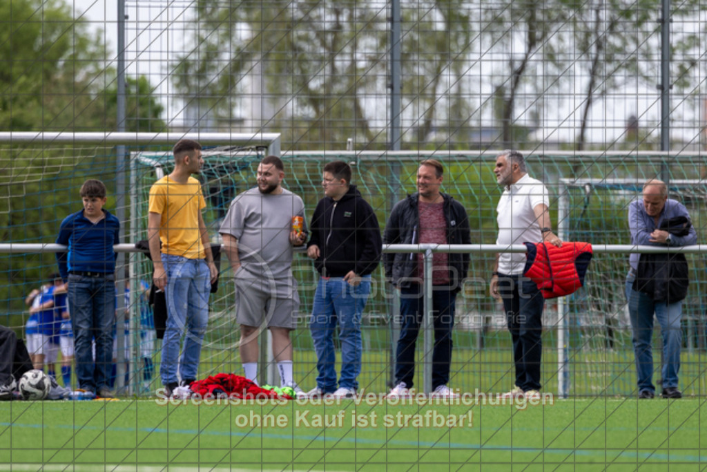 20250503_150142_0035 | #, 1.FC Eislingen (hellblau) vs. SGM TSG Zell-Hattenhofen-Holzmaden (dunkelblau), Jugend-Fussball, C-Junioren Landesstaffel Mitte, 18. Spieltag, Saison 20242025, Kunstrasenplatz, Haldenstraße 45, 73054 Eislingen, 03.05.2025 - 1500 Uhr,Foto: PhotoPeet-Sportfotografie/Peter Harich