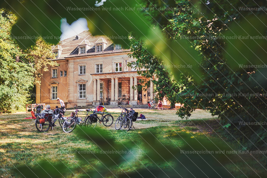 Leipzig Grünau – Sack'sche Villa (Parkschloss Grünau) Haus 16 anlässlich Hörspielsommer zum Grünauer Kultursommer (Sommer 2022) | Leipzig Grünau – Sack'sche Villa (Parkschloss Grünau) Haus 16 anlässlich Hörspielsommer zum Grünauer Kultursommer (Sommer 2022) - Realisiert mit Pictrs.com