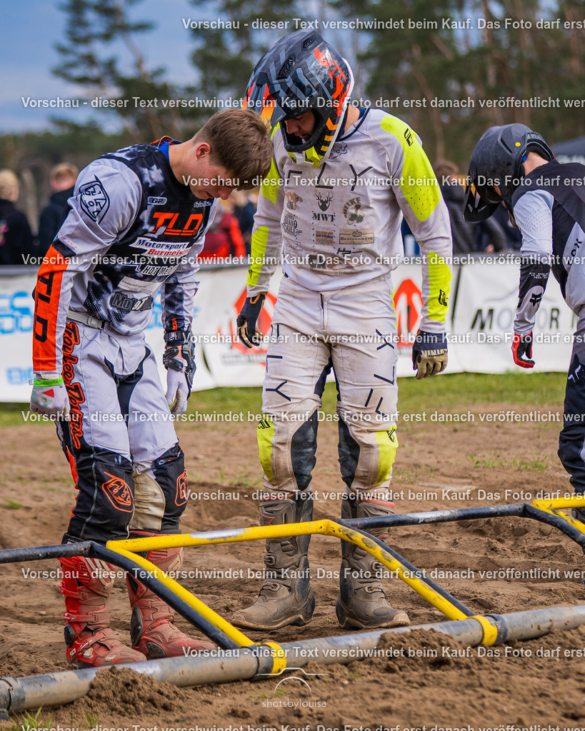 04_13_Bensdorf_MX1-3806 | Sportfotografin aus Berlin-Brandenburg mit Fokus auf Motocross. Ich halte deine sportliche Leistung und echte Emotionen auf und neben der Strecke professionell fest. Entdecke die Fotos von deinem Rennen und bestelle sie direkt hier im Shop.