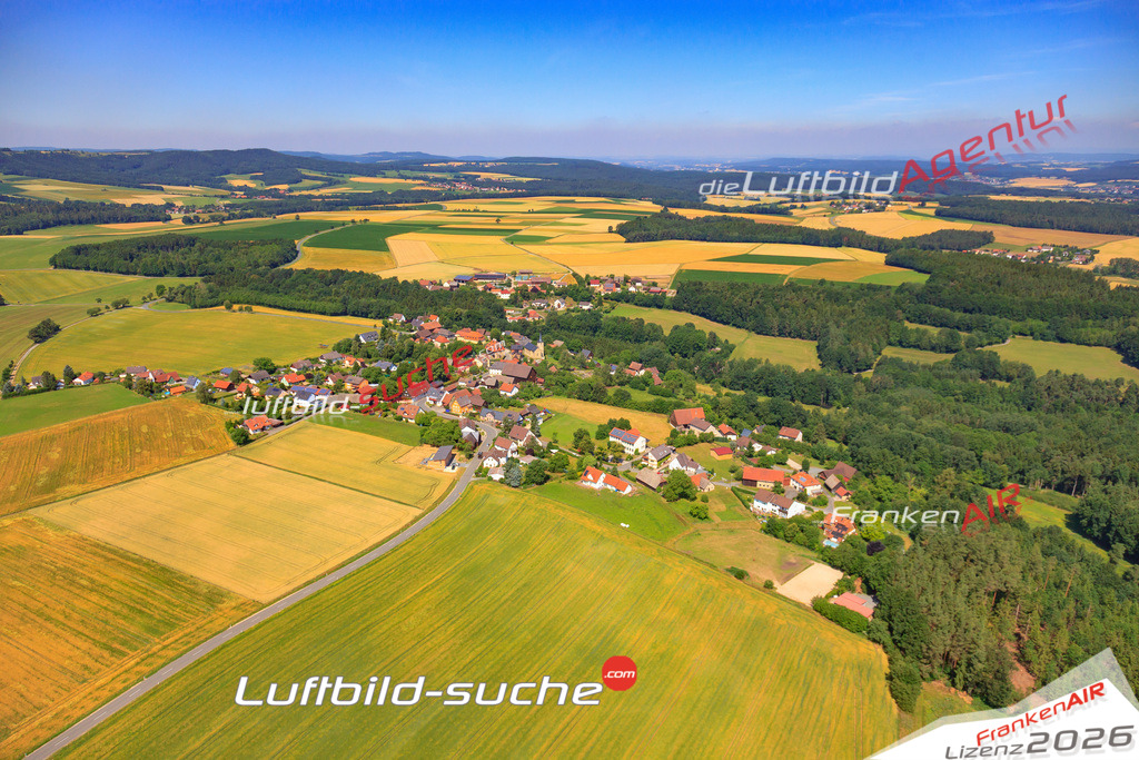 Die Luftaufnahme Peesten - Kasendorf wurde 2017 mittels Flugzeug (keine Drohne) erstellt. Perfekte Schärfe und Druck- Auflösung- Garantiert!