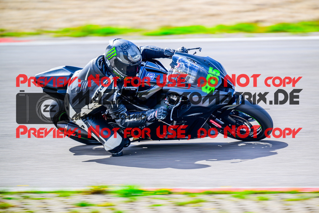 MaZZes_FotoMatrix_240911_6007705_7203 | GELB