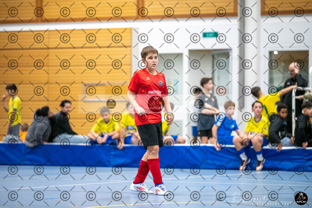 20241130_FCR-Hallenturnier-D-4_003 | Sport und Naturfotografie von Roberto Esposito zeigt echte Momente Bewegung und die Schönheit der Natur. Ausdrucksstarke Bilder schaffen Emotionen.