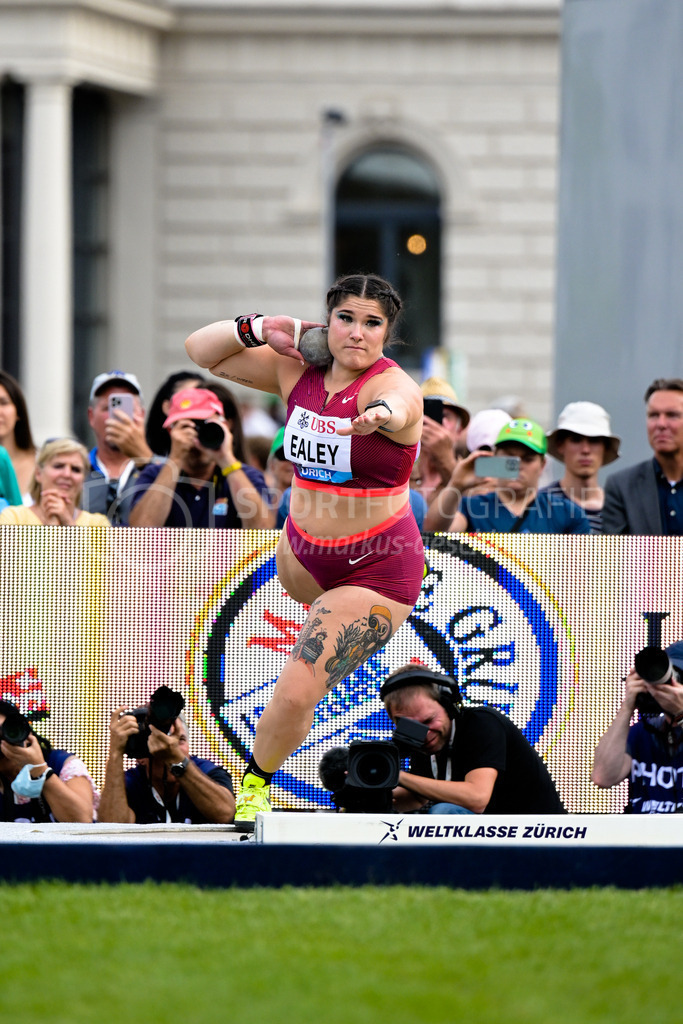 Leichtathletik: Weltklasse Zürich | 07.09.2022, Zürich, Sechseläutenplatz, Leichtathletik: Weltklasse Zürich, EALEY Chase (USA) im Kugelstossen der Frauen. - Realisiert mit Pictrs.com