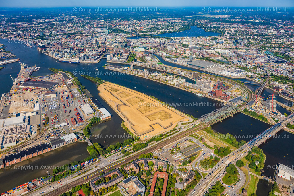 Hamburg_Kleiner_Grasbrook_Hafencity_Baakenhafen_ELS_8207200925 | HAMBURG 20.09.2025 Abriß- und Erdarbeiten auf dem Gelände der ehemaligen Logistikzentrum- Ruine Überseezentrum am Schuhmacherwerder - Moldauhafen im Ortsteil Kleiner Grasbrook in Hamburg, Deutschland. Weiterführende Informationen bei: EGGERS Tiefbau GmbH,  HPA Hamburg Port Authority. // Demolition work on the site of the former logistics center ruin Ueberseezentrum on Schuhmacherwerder - Moldauhafen in the district Kleiner Grasbrook in Hamburg, Germany. Further information at: EGGERS Tiefbau GmbH,  HPA Hamburg Port Authority. Foto: Martin Elsen