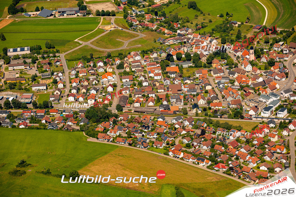 Das Luftbild zeigt : Großengstingen Engstingen - Die Luftaufnahme wurde 2024 vom UL-Flugzeug aus erstellt ( keine Drohne ) - Hochauflösende Luftaufnahme - Für grossformatige Ausdrucke geeignet. Die Geschenkidee !Mit Lizenz und Bildrechte bestellbar