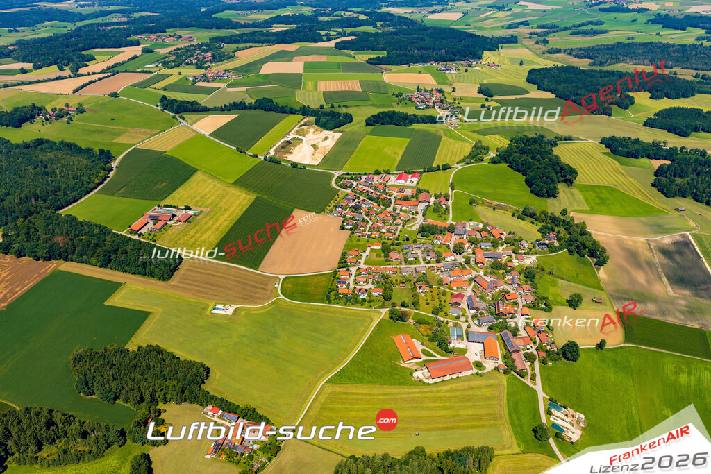 Schöne Luftaufnahme als Geschenk in Berganger Baiern - Die Luftbildaufnahme wurde 2025 vom UL-Flugzeug heraus erstellt ( keine Drohne ) - Hochauflösende Luftaufnahme -Nicht vergleichbar mit Google Maps oder Satelittenbilder- Die Geschenkidee !Mit Lizenz und Bildrechte bestellbar