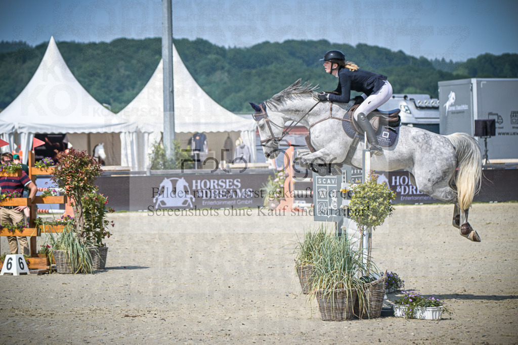 DOS_6182 | Entdecke hochwertige Reitturnierfotos von Foto Oger. Professionell, emotional und authentisch – jetzt Lieblingsmomente im Shop bestellen. - Realisiert mit Pictrs.com