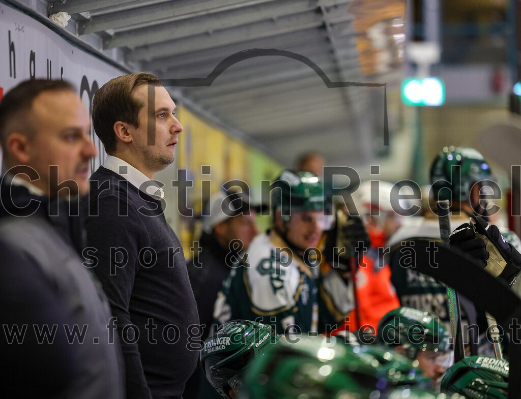 2025-08-22_113_TSV_Erding_gegen_EV_Fuessen | Erding, Deutschland, 22.08.2025:Eishockey, Oberliga Süd 2025 / 2026, Testspiel, TSV Erding gegen EV Füssen, Endergebnis: 1:4Teamchef Dominik Quinlan (Erding Gladiators)Foto: Christian Riedel / fotografie-riedel.net