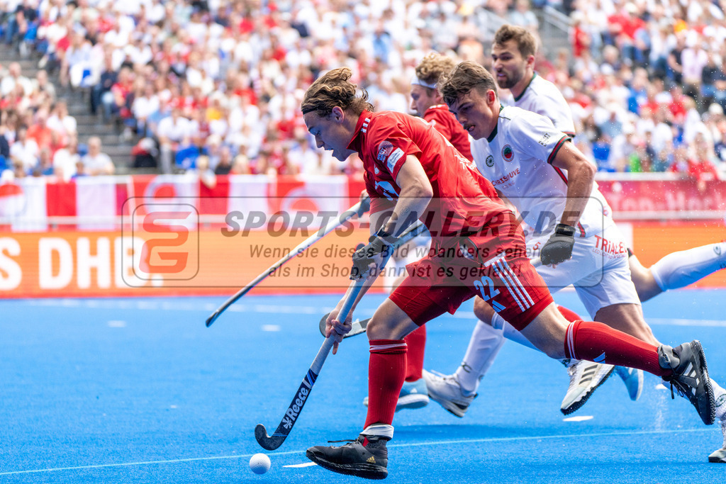 Final4_20250601-1433-HK108615 | Krefeld, Deutschland, 01.06.2025:  Feldhockey Final4 2025 – „Deutsche Feldhockey-Meisterschaften 2025“ Crefelder HTC - Rot-Weiss Köln (Finale Herren) im Gerd-Wellen-Hockeyanlage am 01.06.2025 in Krefeld, Deutschland. (Foto von Kramhöller/Fehrmann/Kaste)Krefeld, Germany, 01.06.2025: Feldhockey Final4 2025 – „Deutsche Feldhockey-Meisterschaften 2025“ Harvestehuder HTC - Düsseldorfer HC (Finale Damen) in Gerd-Wellen-Hockeyanlage at 01.06.2025 in Krefeld, Deutschland. (Foto from Kramhöller/Fehrmann/Kaste)