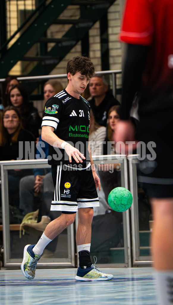 Handball I Herren I Saison 2025-2026 I Verbandsliga West I 13. Runde I SFN Vechta - HSG Varel II I 7574 | Simon Christopher Kaschke (31, SFN Vechta) - Realisiert mit Pictrs.com