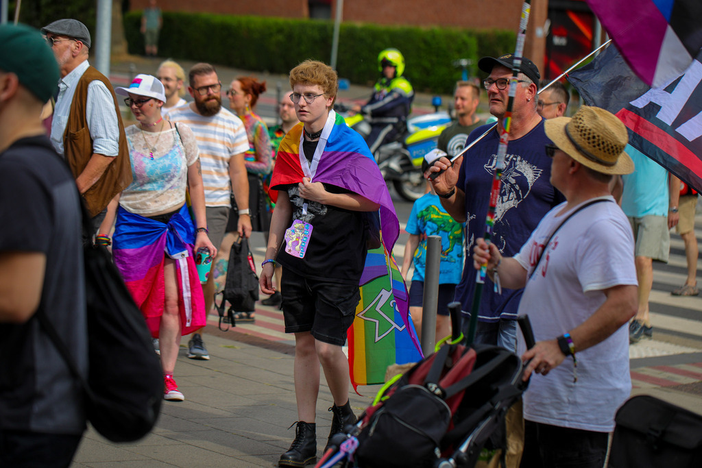 CSD_Moers_190725_083 | Bildergalerie von Sport-Ereignissen aber auch von weiteren spannenden Dingen - nicht nur vom Niederrhein. In Anlehnung an den bekannten Spruch von Hanns Dieter Hüsch heißt das Motto: "Niederrhein ist überall".  - Realisiert mit Pictrs.com
