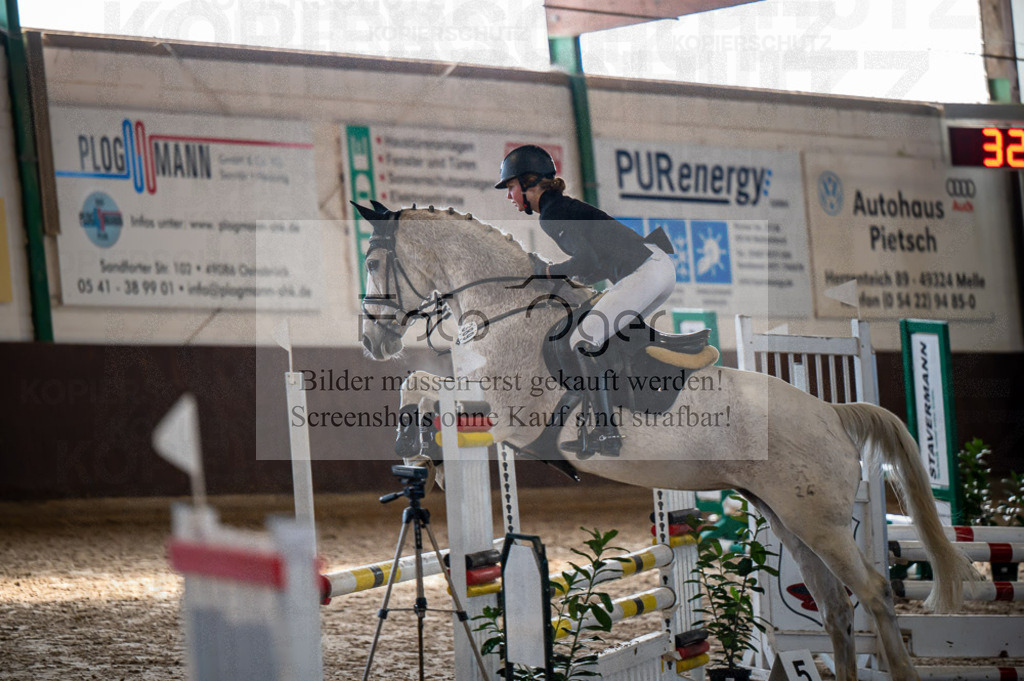 Hallenreittunier Voxtrup 2023 | Entdecke hochwertige Reitturnierfotos von Foto Oger. Professionell, emotional und authentisch – jetzt Lieblingsmomente im Shop bestellen.Deutschlandweite Turnierfotografie. - Realisiert mit Pictrs.com