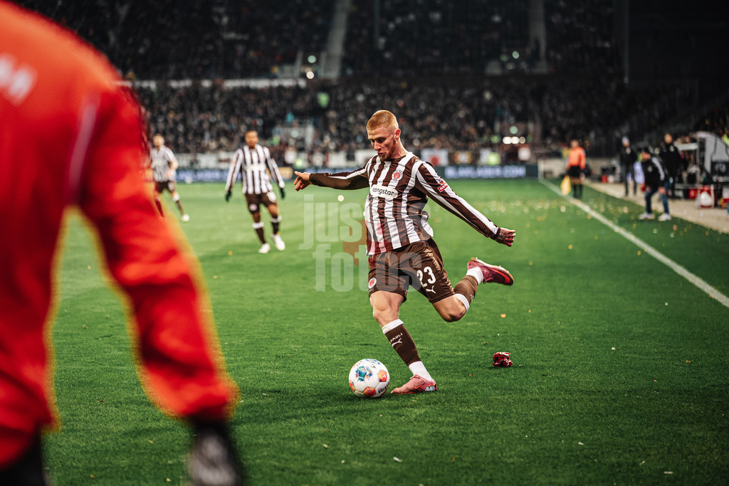 Fußball | Männer | Saison 2025/2026  | Fußball-Bundesliga | 11. Spieltag | FC St. Pauli vs. 1. FC Union Berlin | 23.11.2025 | Louis Oppie (#23, FC St. Pauli)