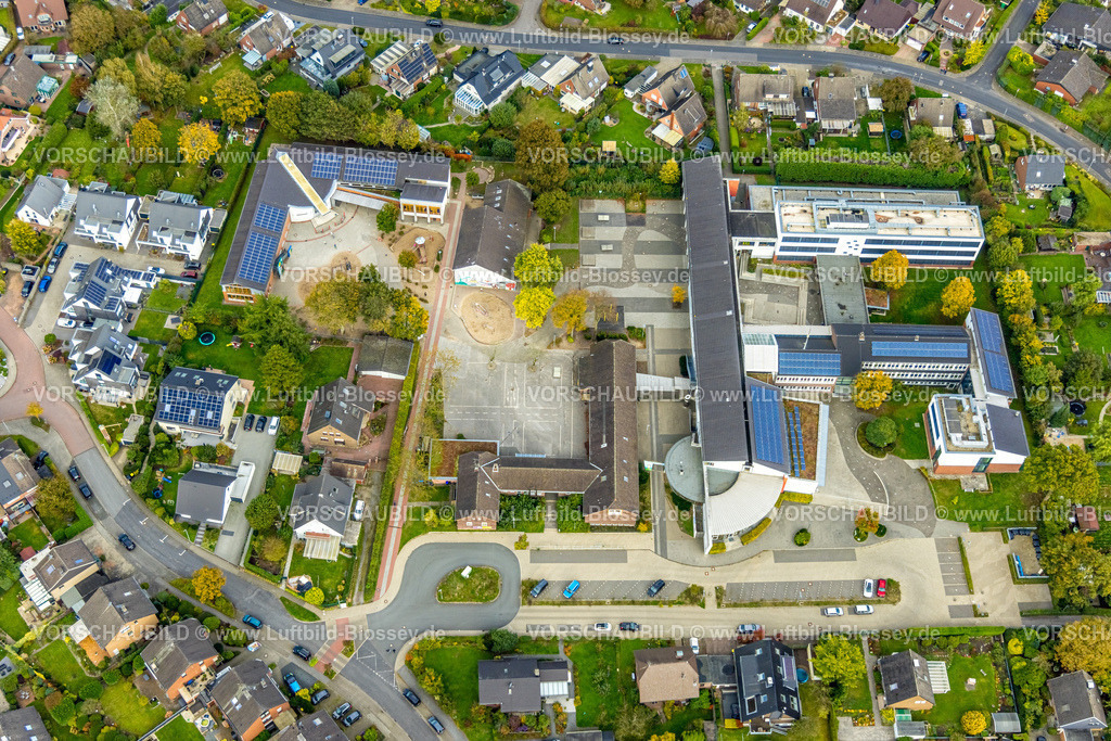 Huenxe241009690 | Luftbild, Gesamtschule Hünxe und Karl-Vogels-Schule Grundschule, Hünxe, Niederrhein, Nordrhein-Westfalen, Deutschland
