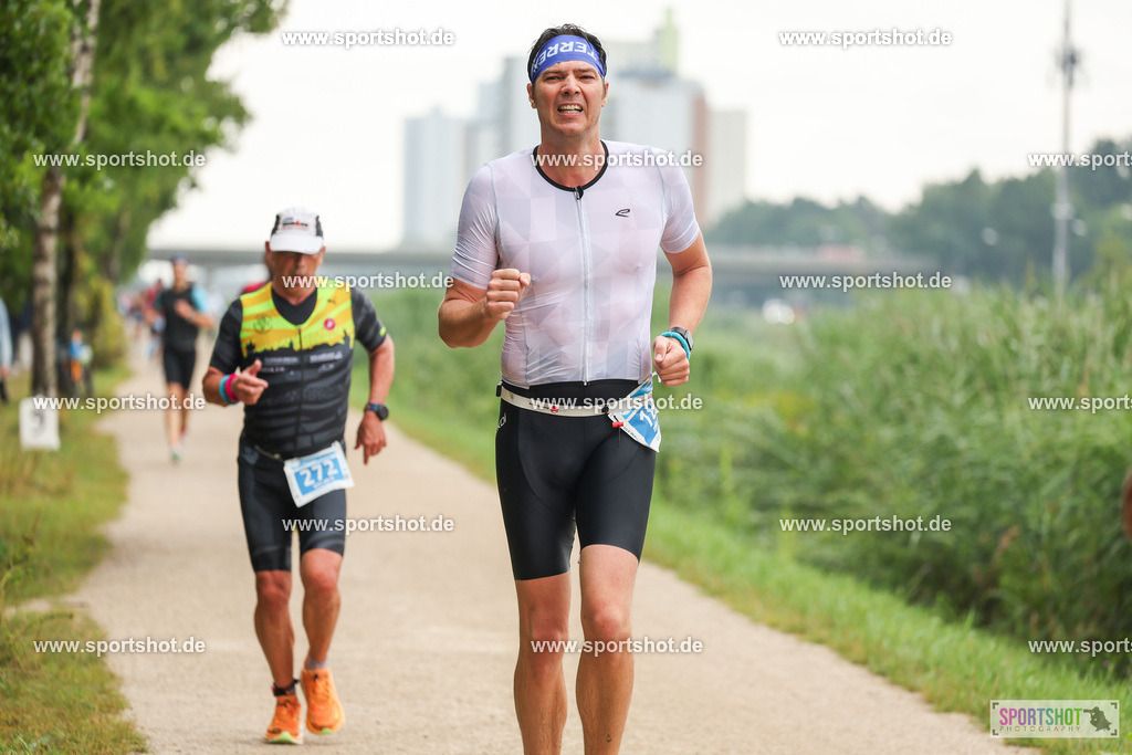 LUR_1930 | 34. M-net Erlanger Triathlon 2025 #erlangertriathlon  #mnettriathlon2025 #mnettriathlon #team #olympischedistanz #mitteldistanz #triathlon #maindonaukanal  #erlangertriathlon2025 #yourpictrs #tv1848 #tv1848erlangen  #triathlonbayern #sportinerlangen #demsportverbunden #sportshot_your_pictrs Copyright: www.sportshot.de