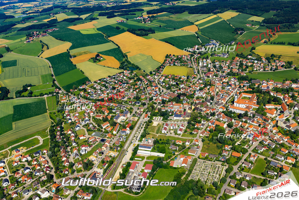 Aktuelles Luftbild von  Altomünster - Die Luftaufnahme wurde 2022 mittels UL-Flugzeug erstellt ( keine Drohne ) - hochauflösende Kamera-Systeme von  Canon -Beste Qualität - Für grossformatige Ausdrucke geeignet. Die Geschenkidee !