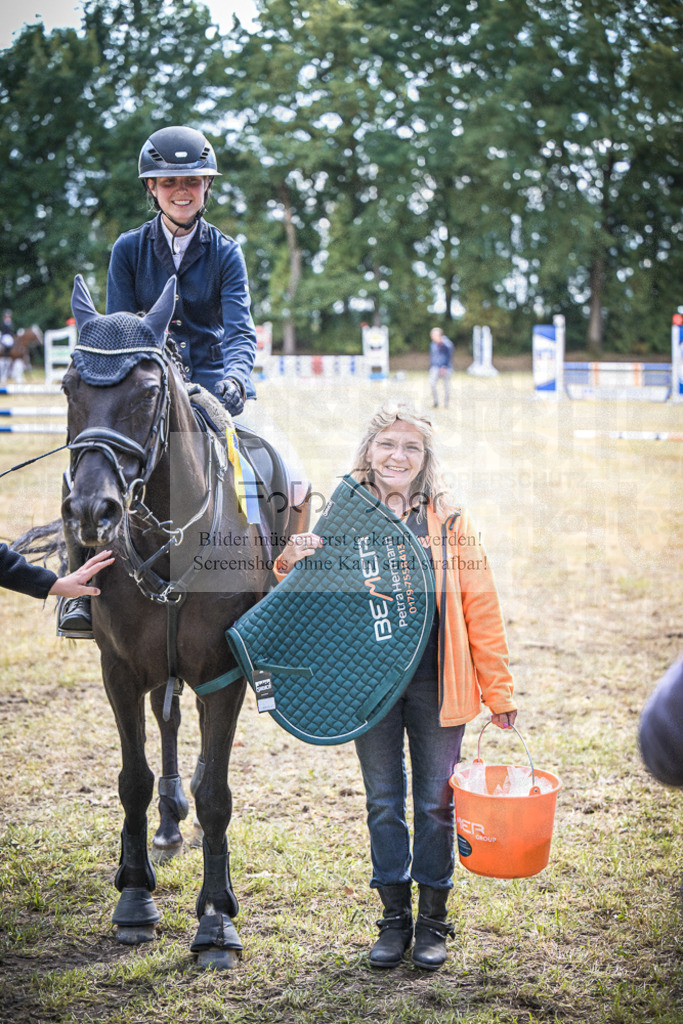 DOS_0033 | Entdecke hochwertige Reitturnierfotos von Foto Oger. Professionell, emotional und authentisch – jetzt Lieblingsmomente im Shop bestellen.Deutschlandweite Turnierfotografie. - Realisiert mit Pictrs.com