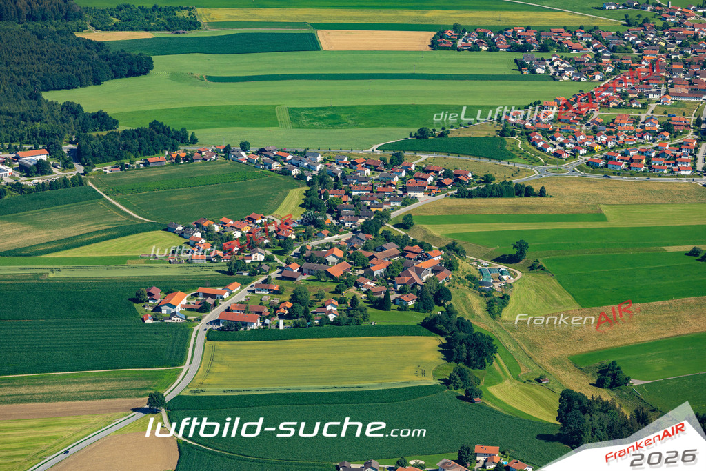 Aktuelles Luftbild von Oderberg Traunreut - Die Luftaufnahme wurde 2022 mittels UL-Flugzeug erstellt ( keine Drohne ) - hochauflösende Kamera-Systeme von  Canon -Beste Qualität - Für grossformatige Ausdrucke geeignet. Die Geschenkidee !