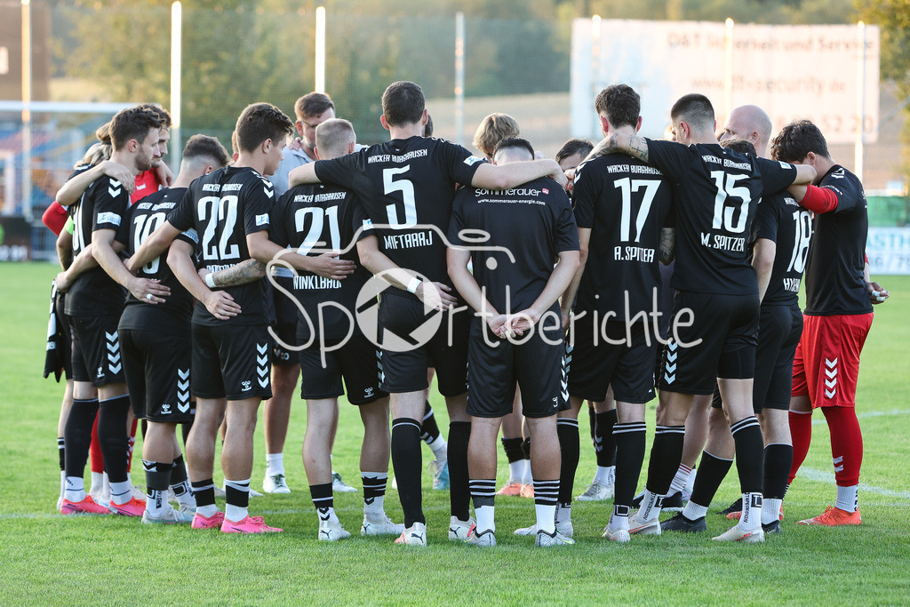FC Pipinsried - SV Wacker Burghausen | Niedergeschlagene Gaeste aus Burghausen nach der niederlage in Pipinsried