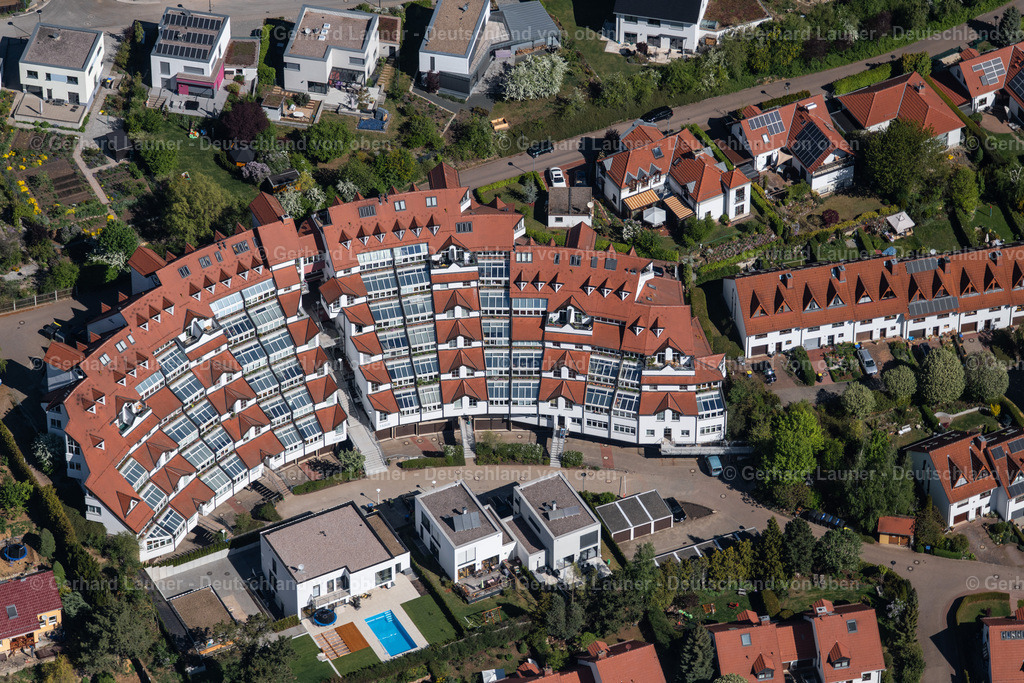 4026465 | ERFURT 07.05.2020 Gebäude eines terrassenförmigen Mehrfamilien- Wohnhauses am Sonnenweg im Ortsteil Brühlervorstadt in Erfurt im Bundesland Thüringen, Deutschland. Weiterführende Informationen bei: Planungsgruppe Korb GmbH Architekten &amp; Ingenieure. // Building of a multi-family residential building on Sonnenweg in the district Bruehlervorstadt in Erfurt in the state Thuringia, Germany. Further information at: Planungsgruppe Korb GmbH Architekten &amp; Ingenieure. Foto: Gerhard Launer